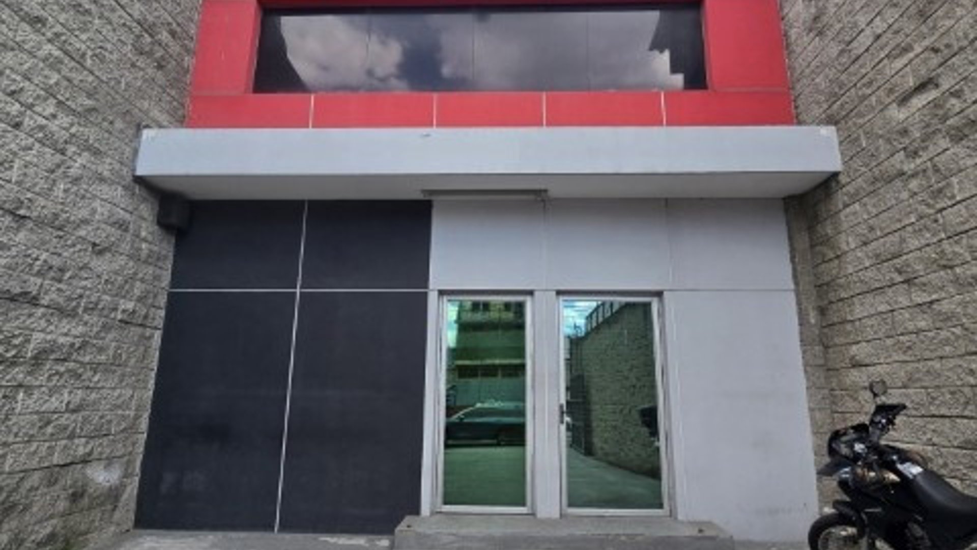Edificio y Bodega en Renta Zona 12 sobre Aguilar Batres
