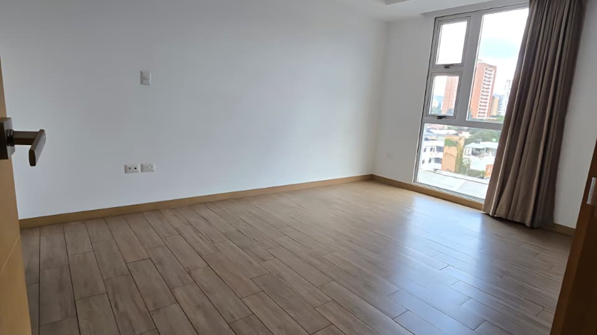 RENTA DE APARTAMENTO EN CITYHAUS ZONA 10 - Miniatura 5