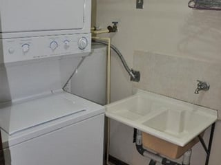 Apartamento amueblado de 2 habitaciones con balcón en zona 10 Ref-5384 - 5