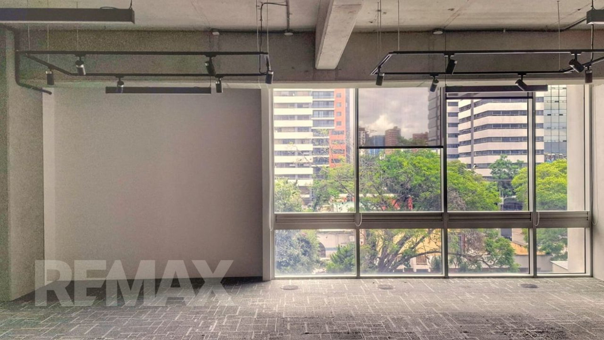 OFICINA EN RENTA, EDIFICIO PLATINA ZONA 10 - Miniatura 18