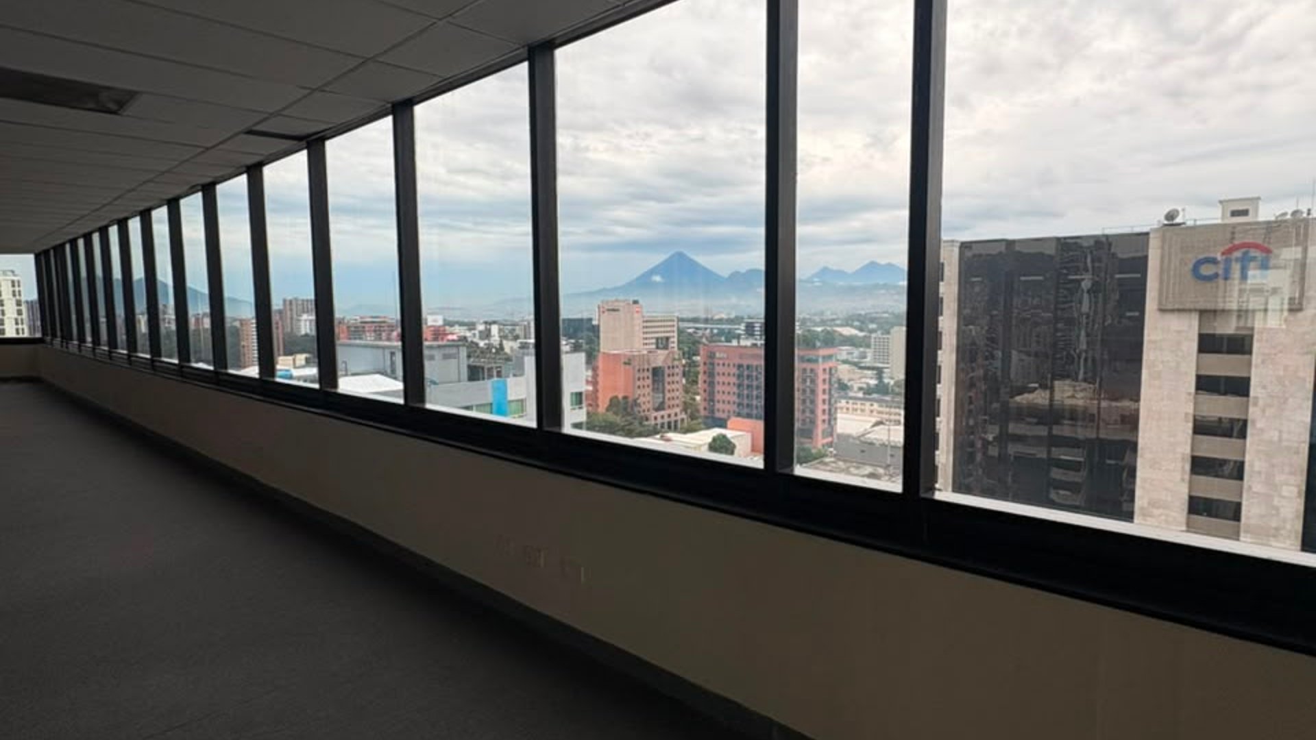???? OFICINA EN RENTA – 892 M² | EDIFICIO MURANO CENTER | ZONA 10 - Miniatura 9