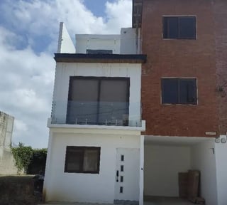 Hermosa Casa En Venta - En Colonia Hacienda Real Zona 16