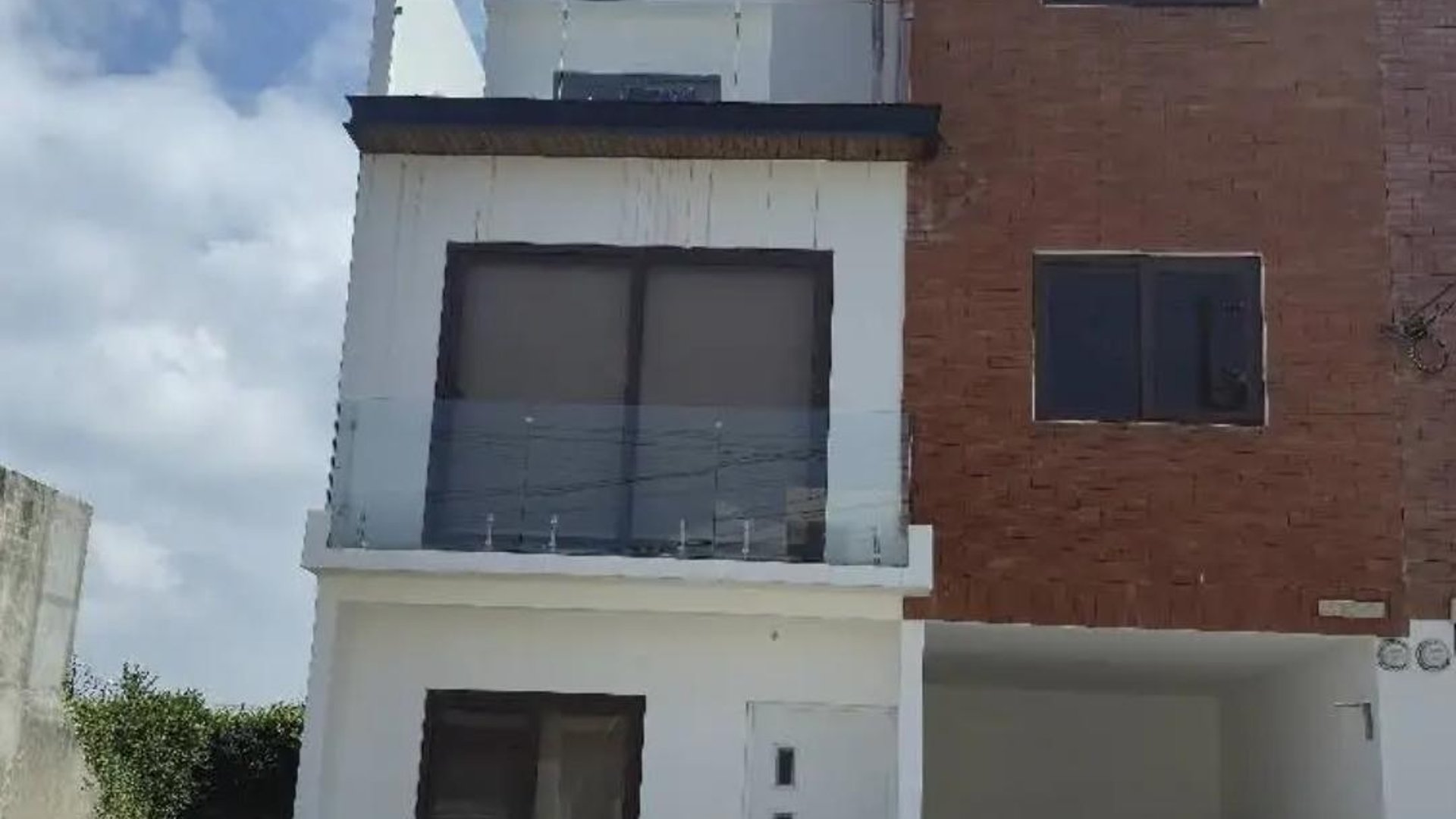 Hermosa Casa En Venta - En Colonia Hacienda Real Zona 16