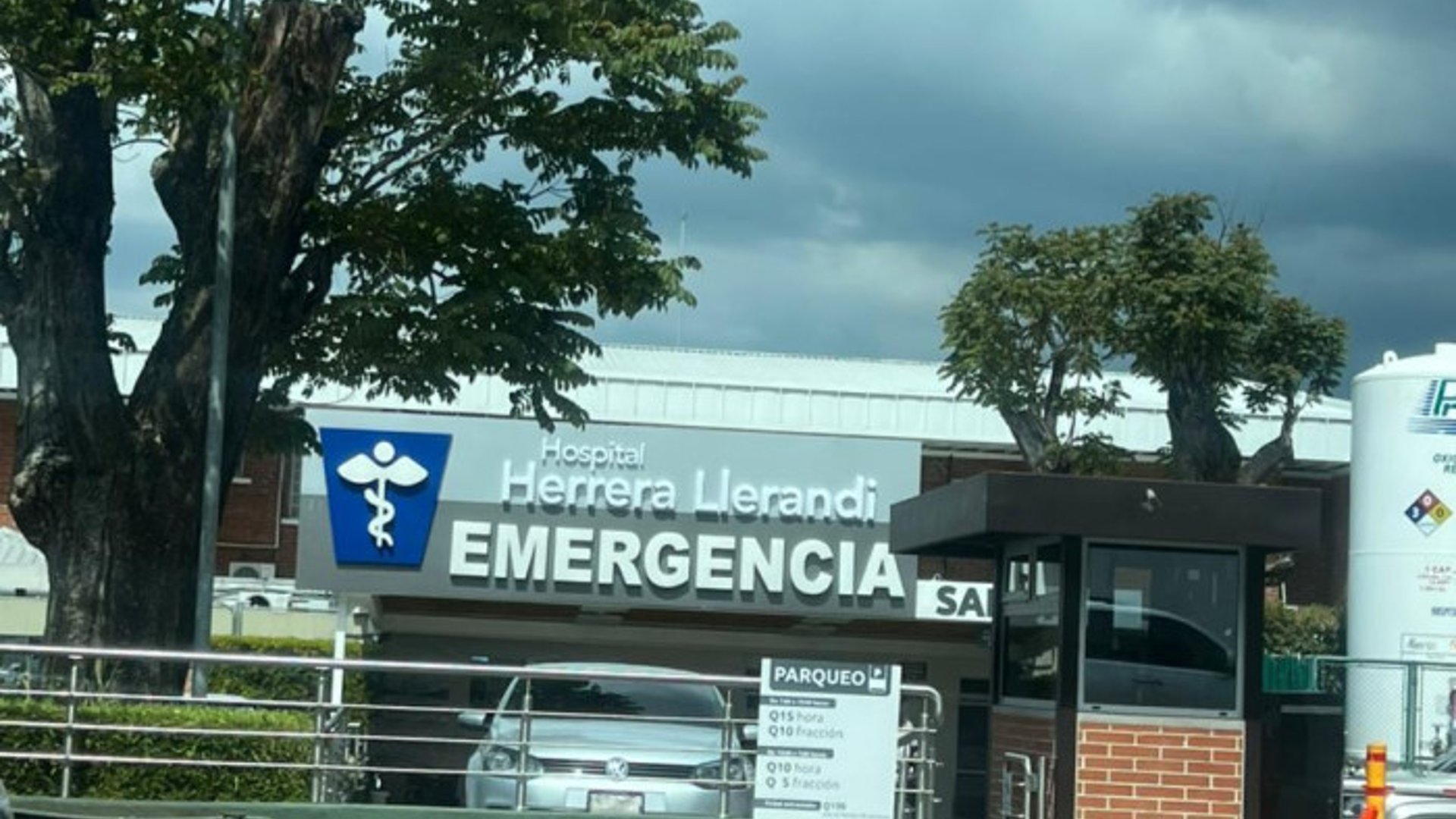 Oficina en renta zona 10 Frente a Herrera Llerandi - Miniatura 14