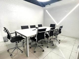 Oficina en Alquiler en Zona 10 - 4