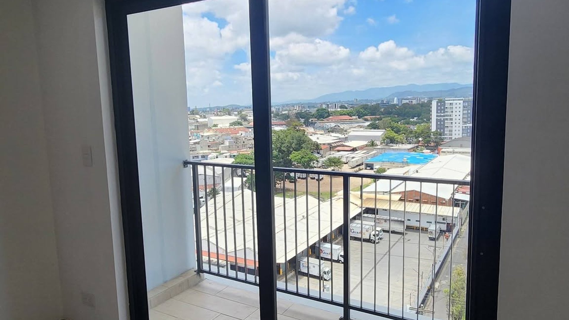 Apartamento amplio en alquiler ARMONIA, Zona 12 - Miniatura 2