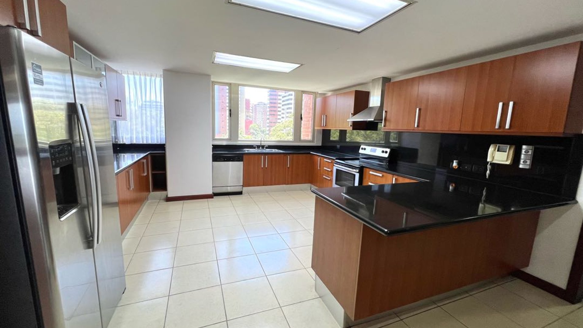 ALQUILER DE AMPLIO APARTAMENTO - MARQUÉS DEL VALLE, ZONA 14 - Miniatura 7