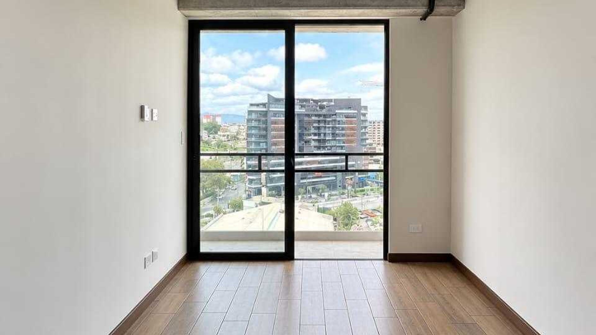 APARTAMENTO EN ALQUILER ????Edificio Inara, Zona 4 - Miniatura 2