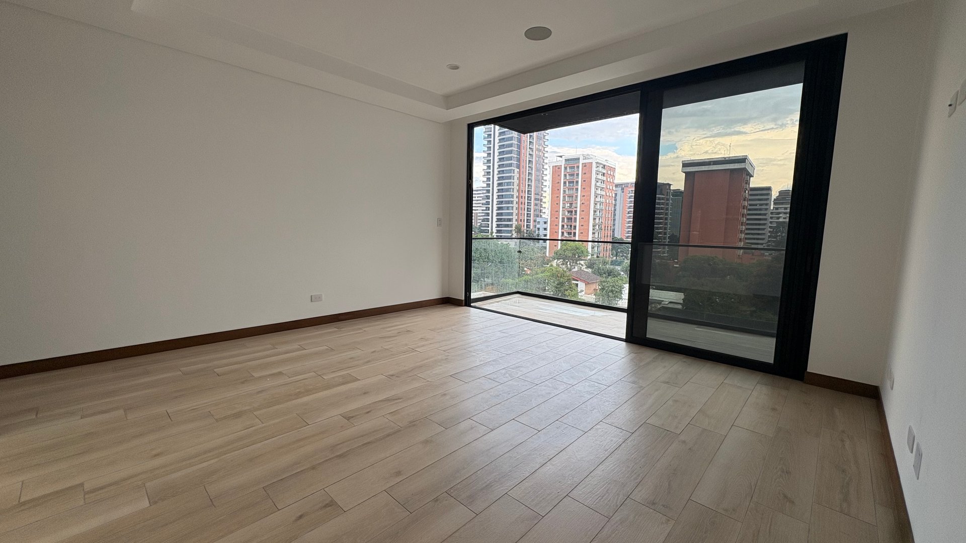 Apartamento en renta Ferré Diez zona 10