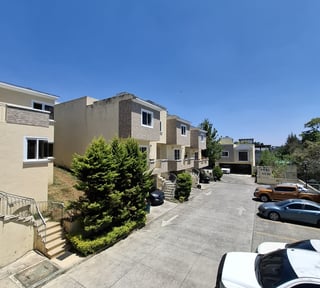 En venta casa de 4 habitaciones en Cañadas del Encinal