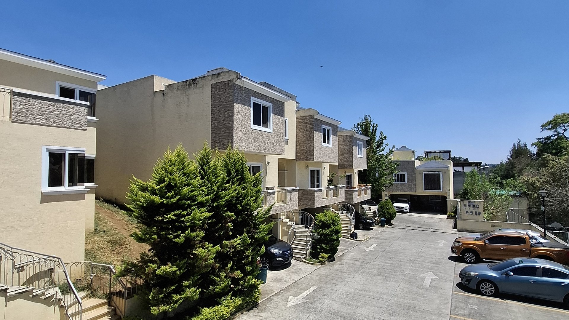 En venta casa de 4 habitaciones en Cañadas del Encinal