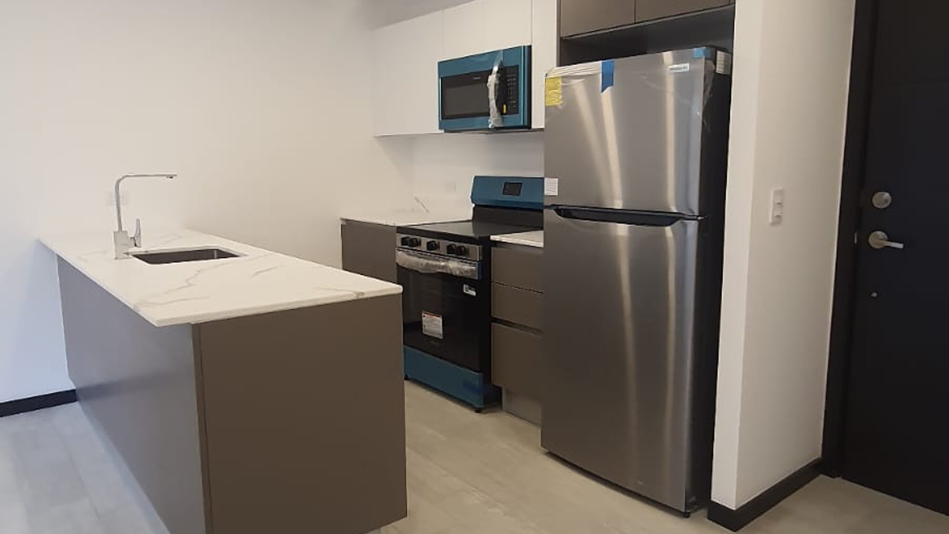 APARTAMENTO EN RENTA ZONA 13 A ESTRENAR AVENIDA LAS AMERICAS - Miniatura 10