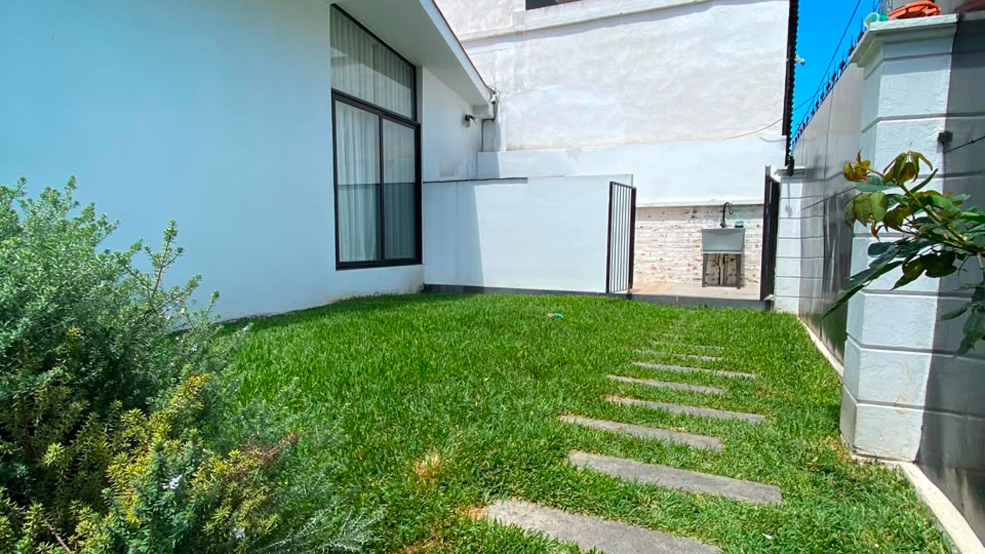 ???? CASA EN RENTA – 4 HAB + PISCINA CLIMATIZADA | VH, ZONA 15 - Image 1