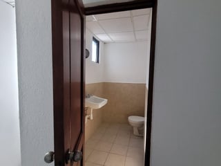 Renta de Oficina en zona Centrica de Guatemala - 4