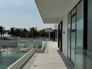 Exclusiva Mansión Frente al Mar en Venta Ideal como Residencia de Lujo u Hotel - Image 44