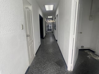 Oficina en edificio Zona 9 - 5