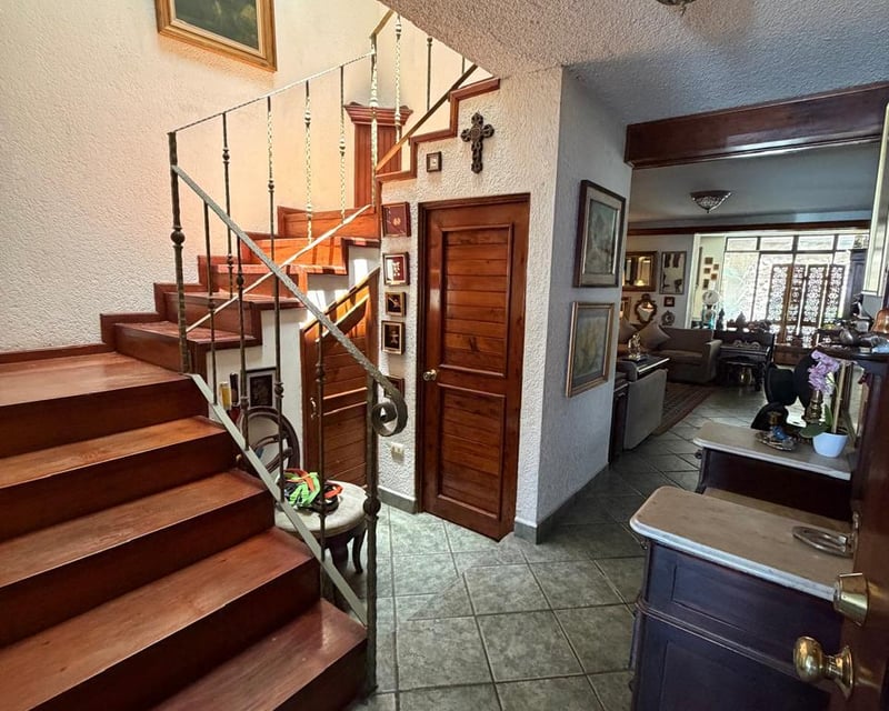 Casa en Venta dentro de condominio en zona 10