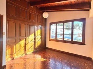 Casa en venta con jardín de 3 habitaciones en zona 14 Ref-5565 - Image 7