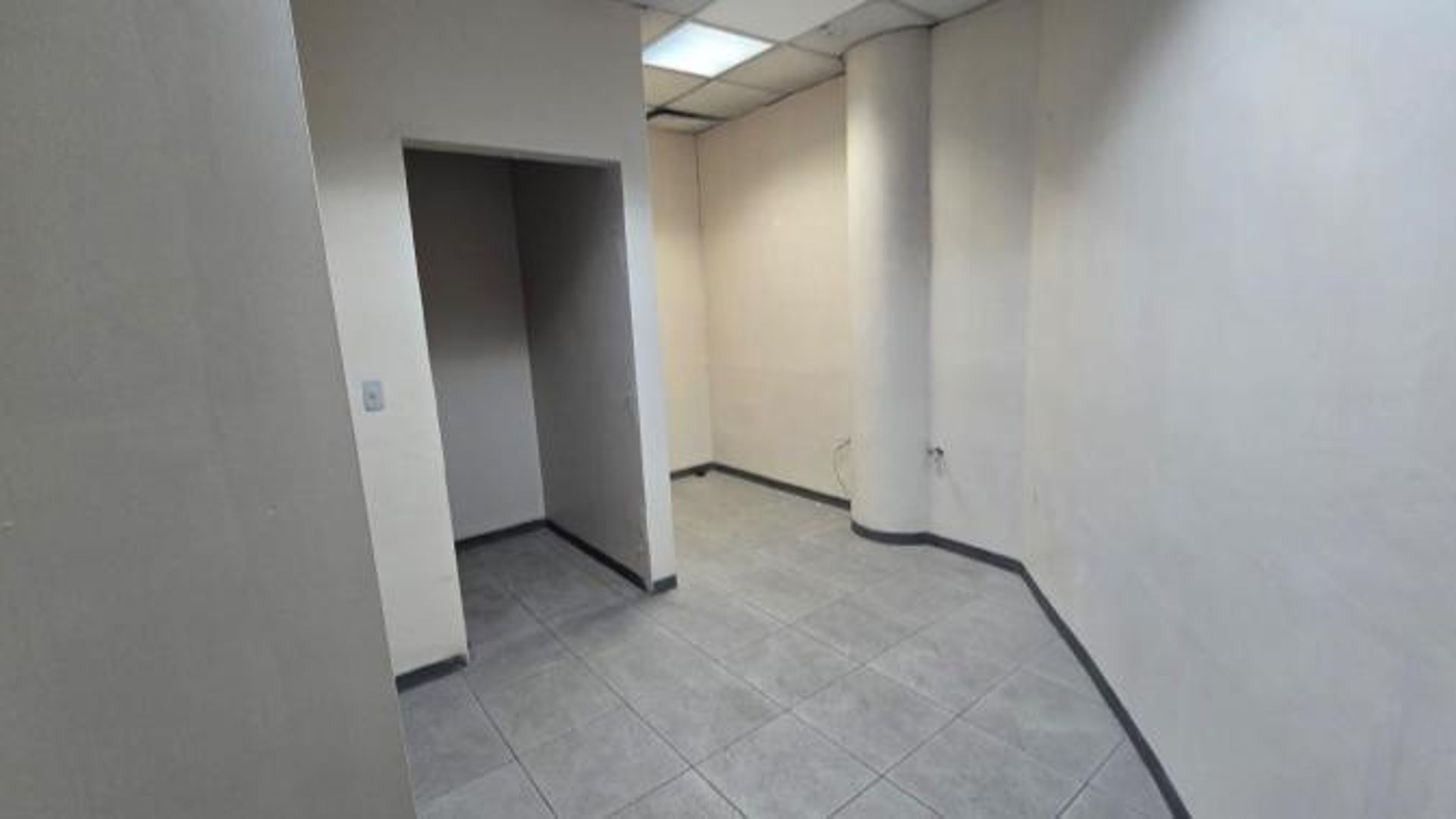 Local Comercial en Venta Avenida Petapa Zona 12 - Miniatura 7