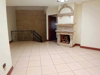 CASA  EN VENTA ESTILO COLONIAL,📍sobre 20 calle Z. 10, fuera de garita - Image 8
