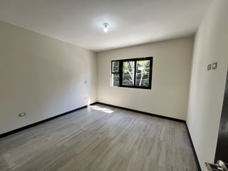 Casa nueva en venta de 4 habitaciones Hacienda Real zona 16 - 5
