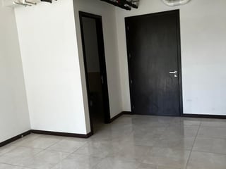 Oficina en venta, en Zona 10 - 4