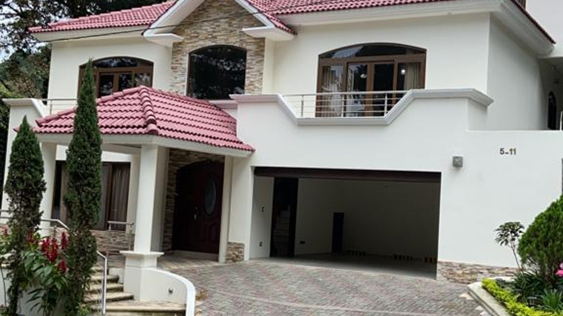 Casa en venta, exclusivo condominio zona 16.