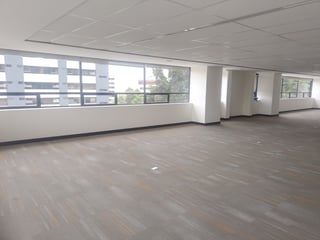 ALQUILO ZONA 10 OFICINA CENTRO EMPRESARIAL - 2