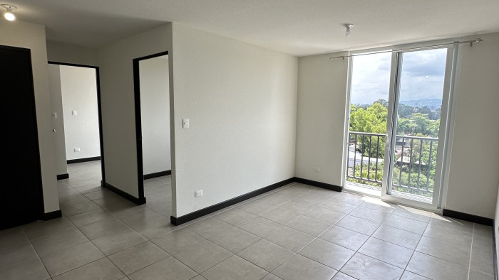 Apartamento renta 3 habitaciones cerca USAC Zona 12 - Image 1