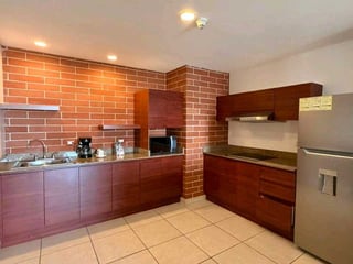 APARTAMENTO AMUEBLADO EN ALQUILER 📍 Edificio Adriatika, Zona 14 - 5