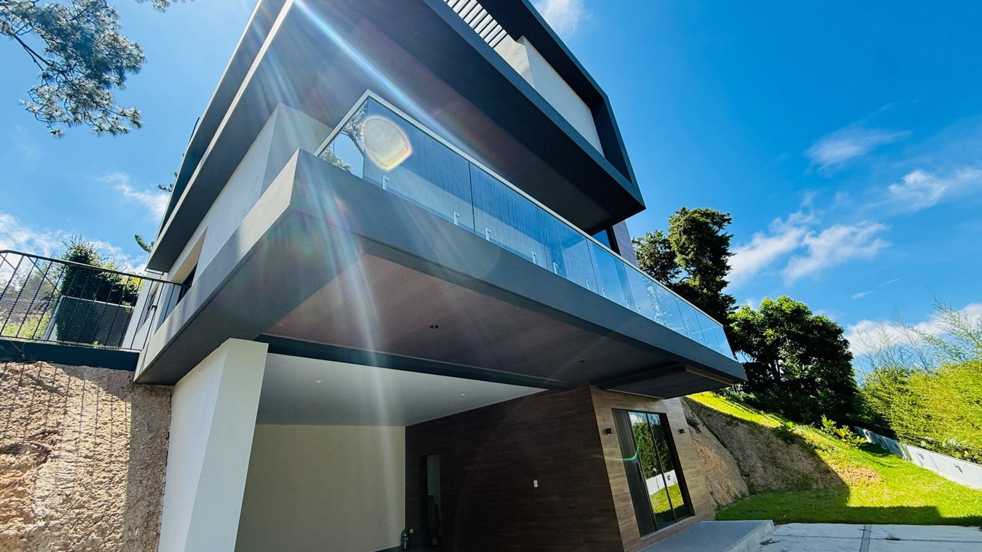 VENTA DE ESPECTACULAR CASA - LA CRUZ, STA. CAT. PINULA 