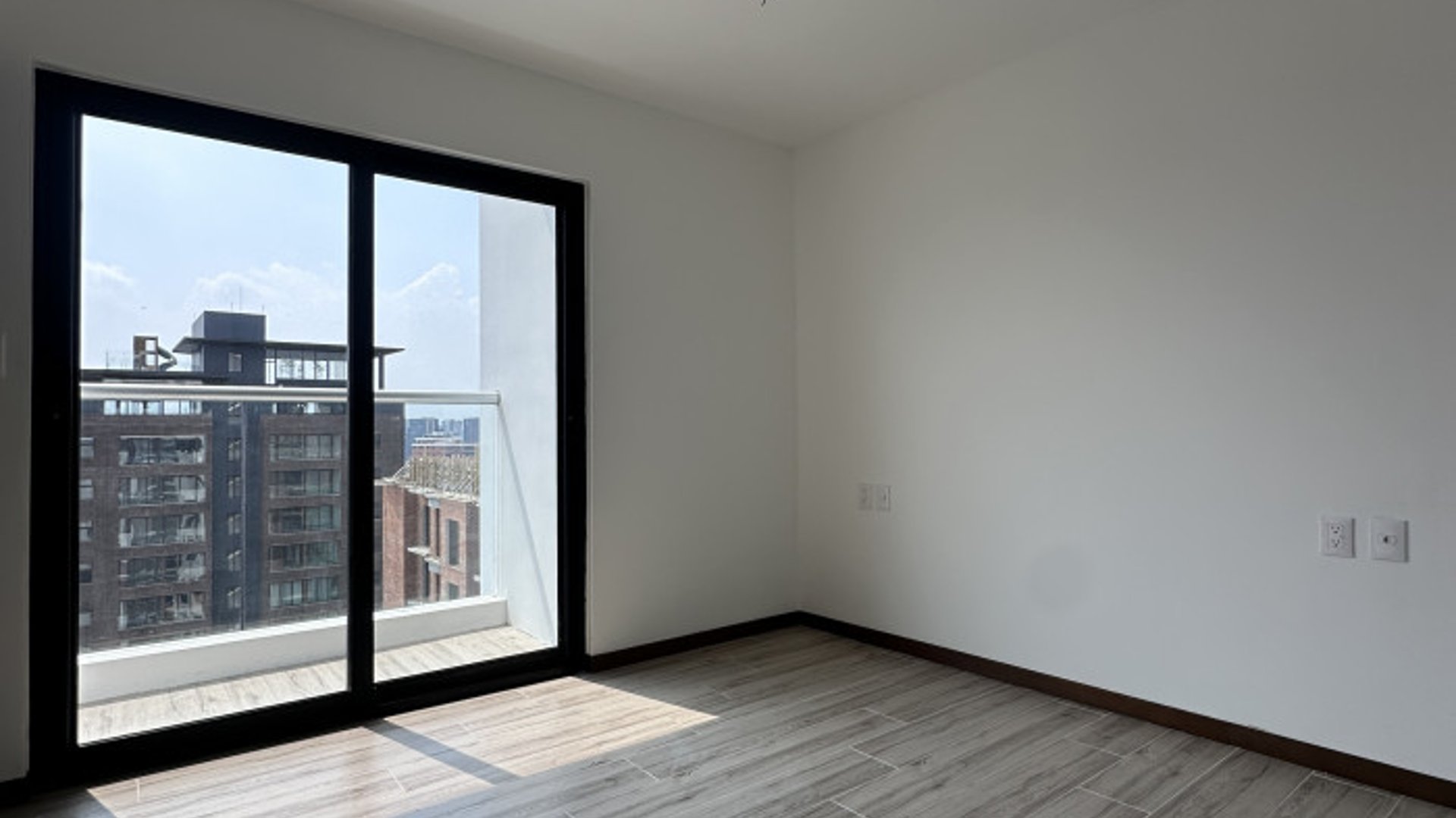 Apartamento Nuevo En Nivel Alto en Venta en Zona 10 - Miniatura 7