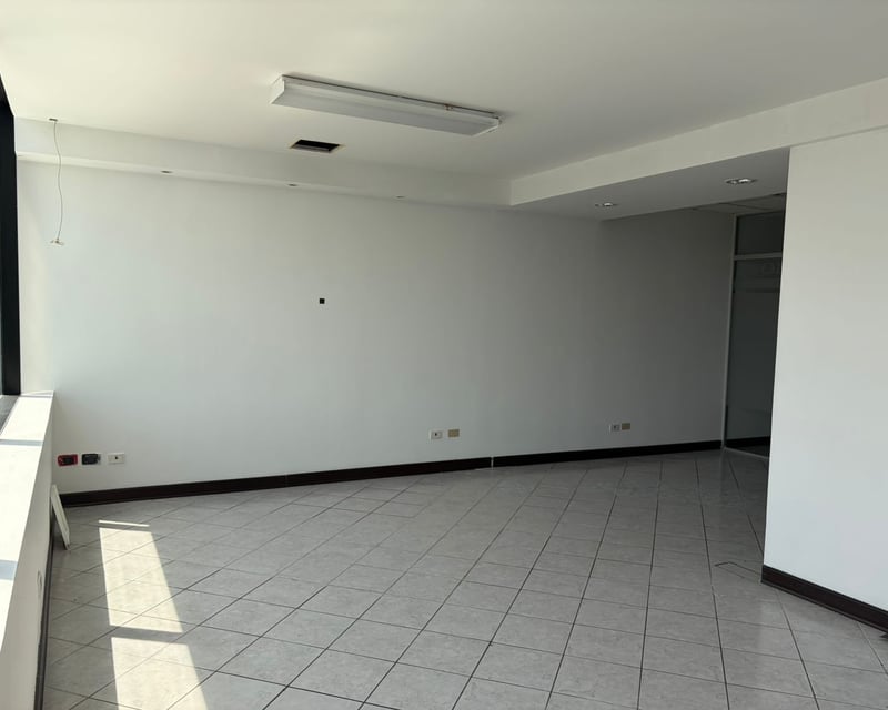 VENTA Oficina Zona 14 Europlaza  - Miniatura 4