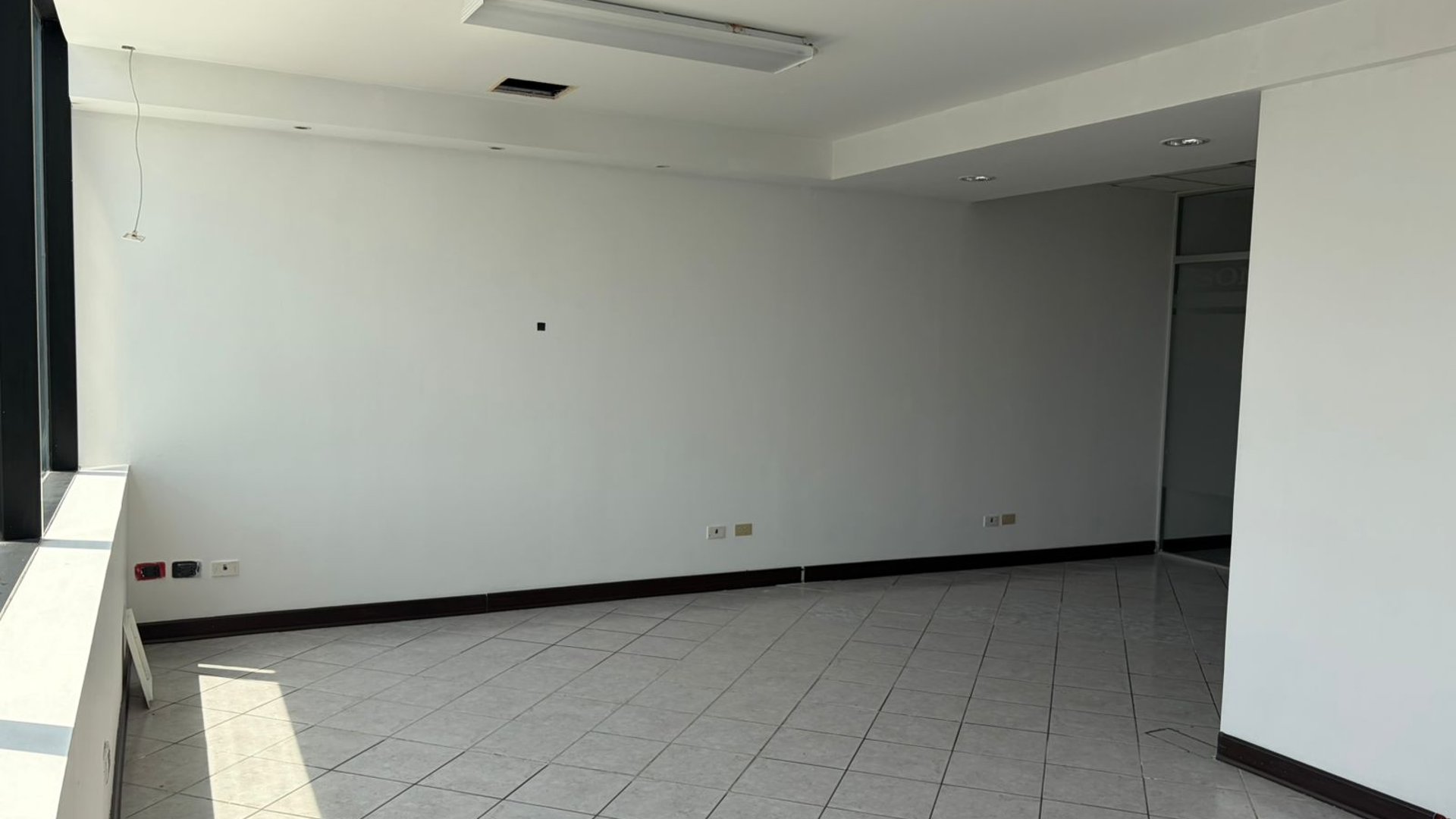 VENTA Oficina Zona 14 Europlaza  - Miniatura 4
