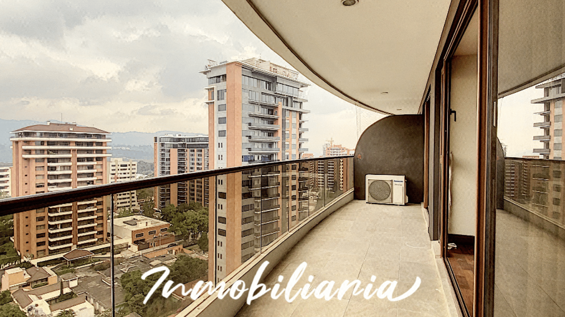 Apartamento en renta / Amueblado, Zona 14