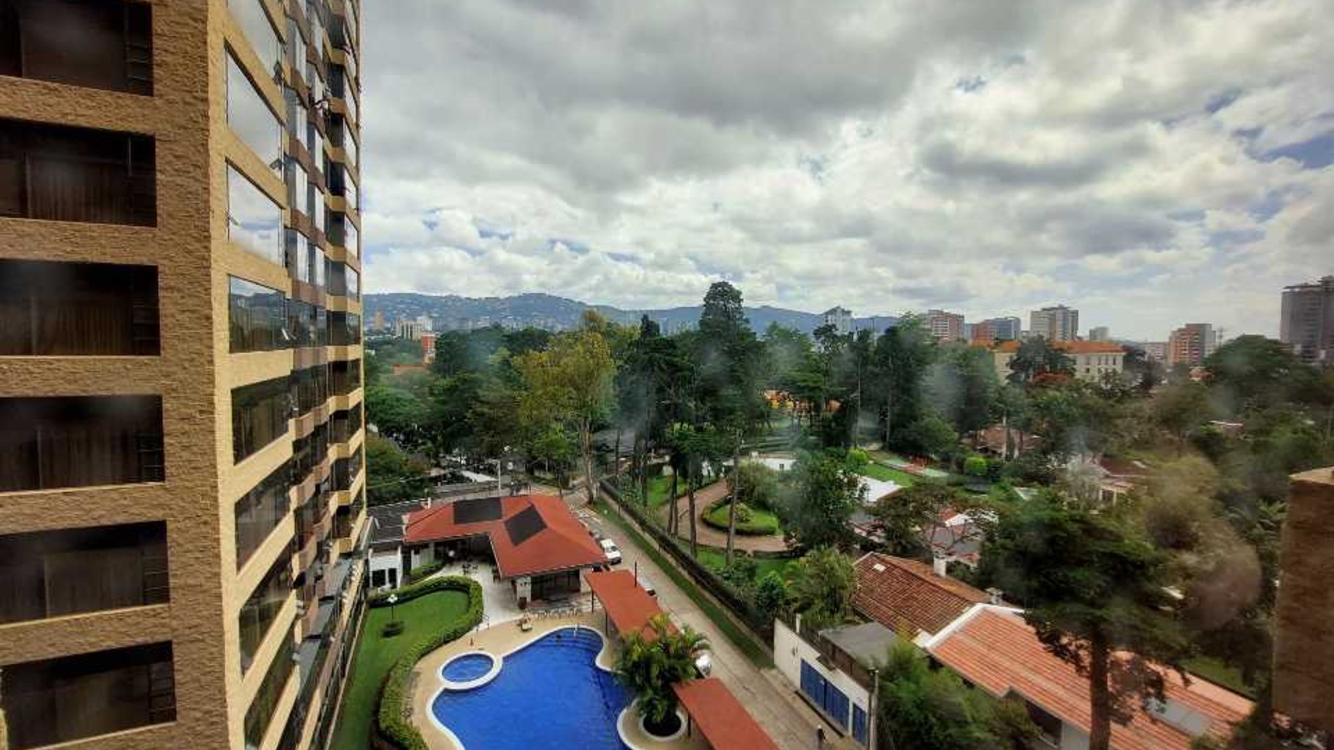 VENDO/ALQUILO APARTAMENTO EN MILENIA ZONA 10 DE 3 DORMITORIOS - Miniatura 12