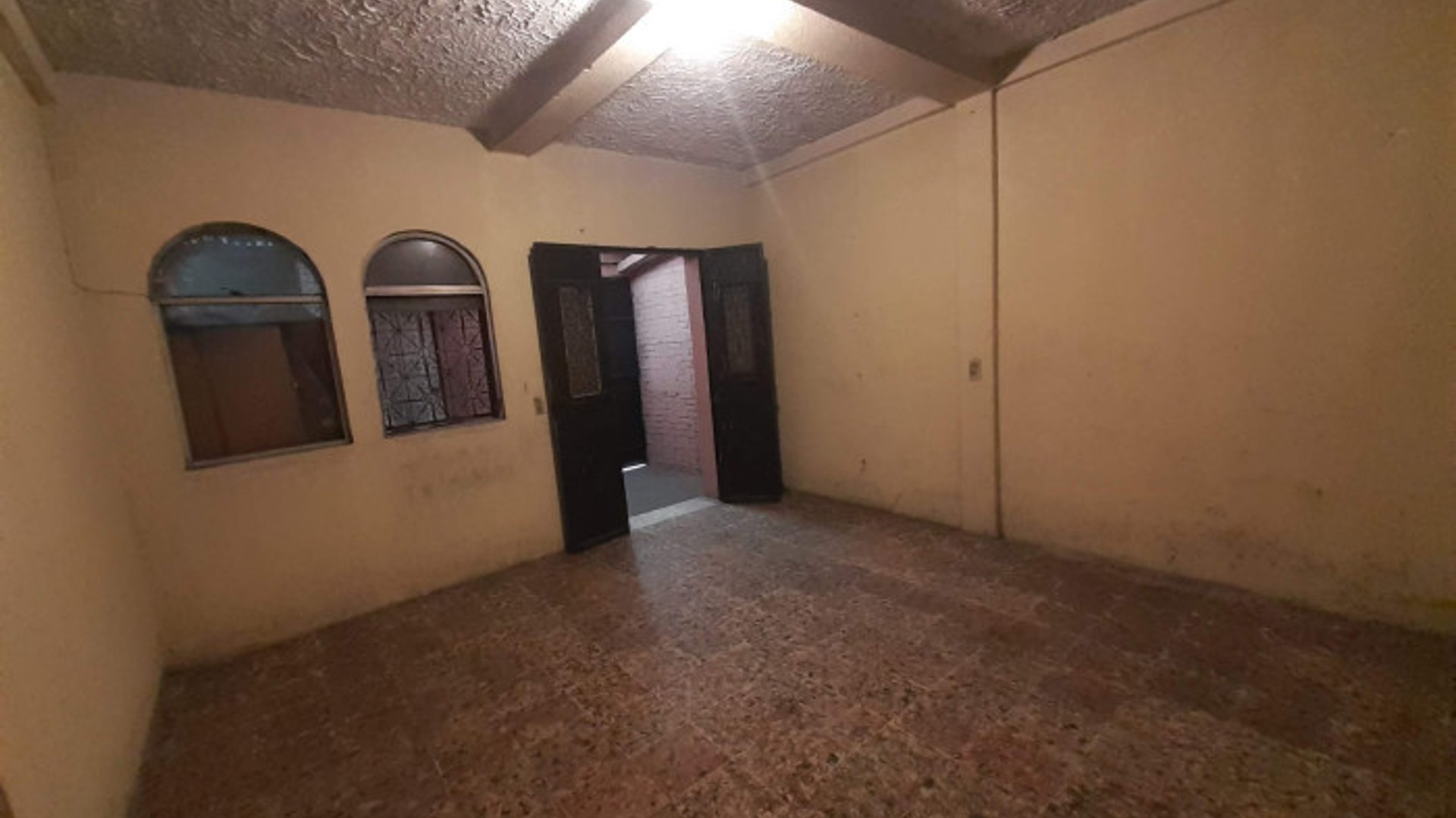 Propiedad En Venta con 4 Apartamentos Zona 3 Mixco - Miniatura 2
