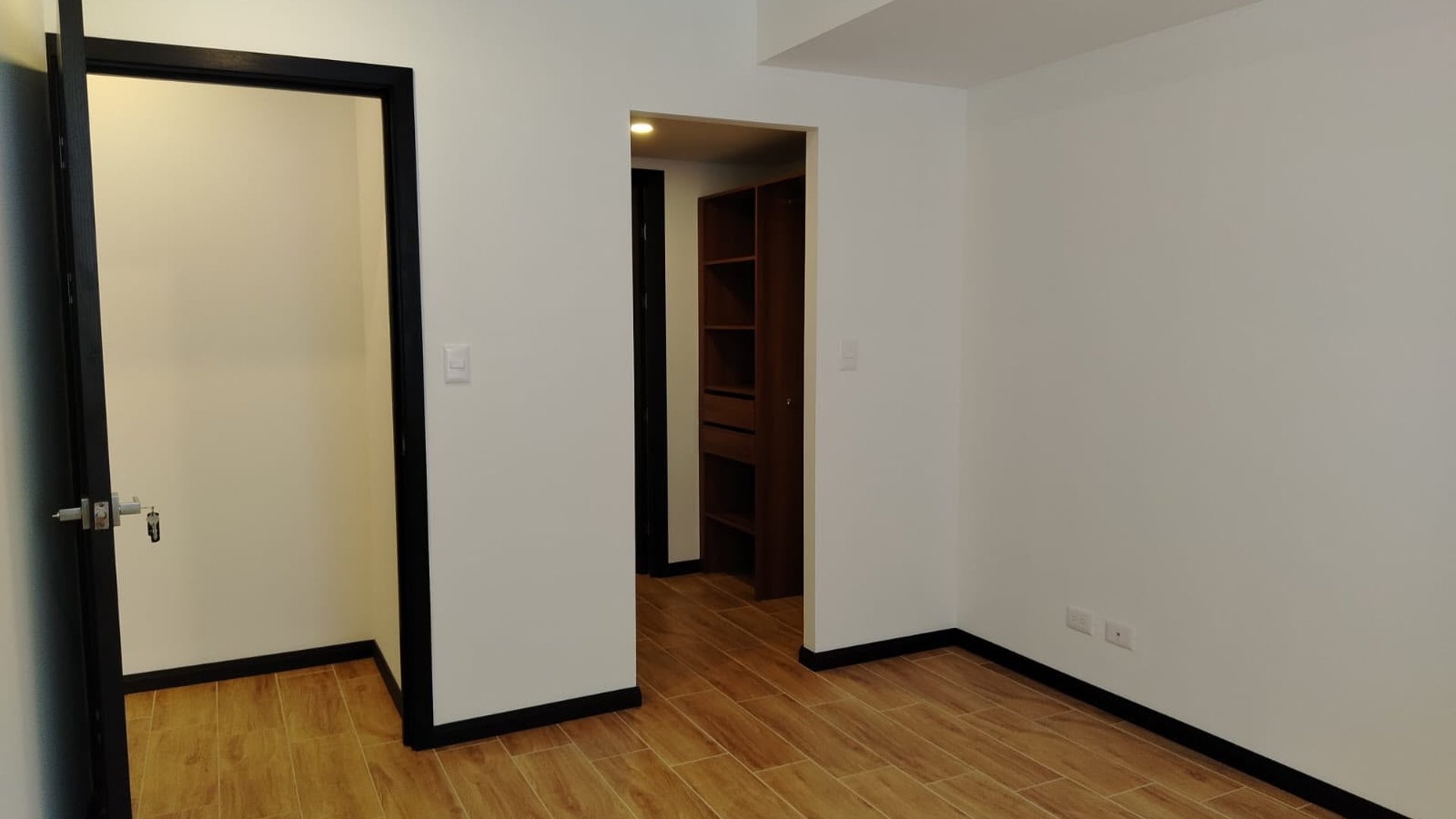 RENTA Apartamento Zona 13 Edificio Essenza - Miniatura 5