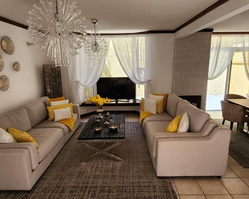 Casa con jardín en venta de 4 habitaciones en zona 16 Ref-5727