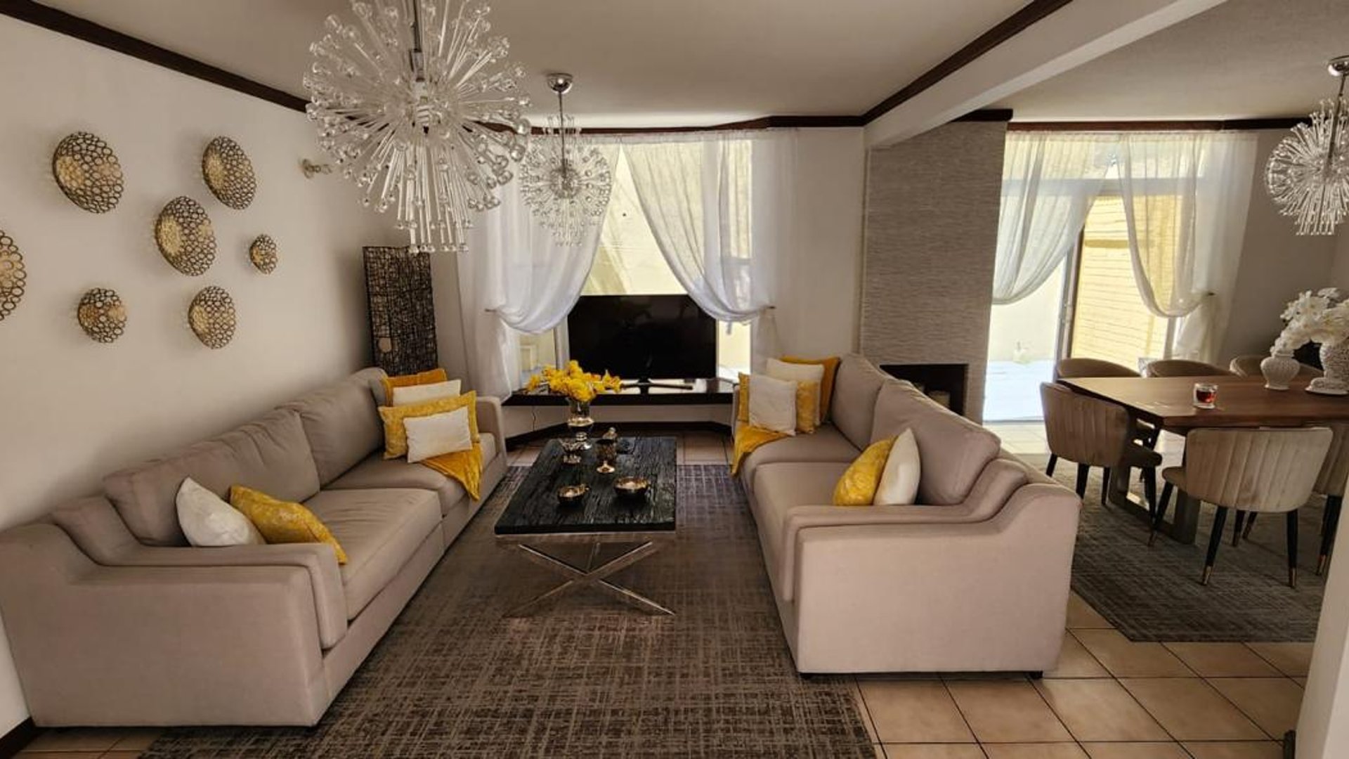Casa con jardín en venta de 4 habitaciones en zona 16 Ref-5727