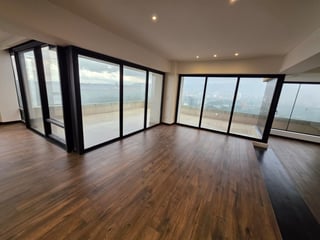 Venta de Penthouse de 4 habitaciones en zona 10 Ref-5053 - 5