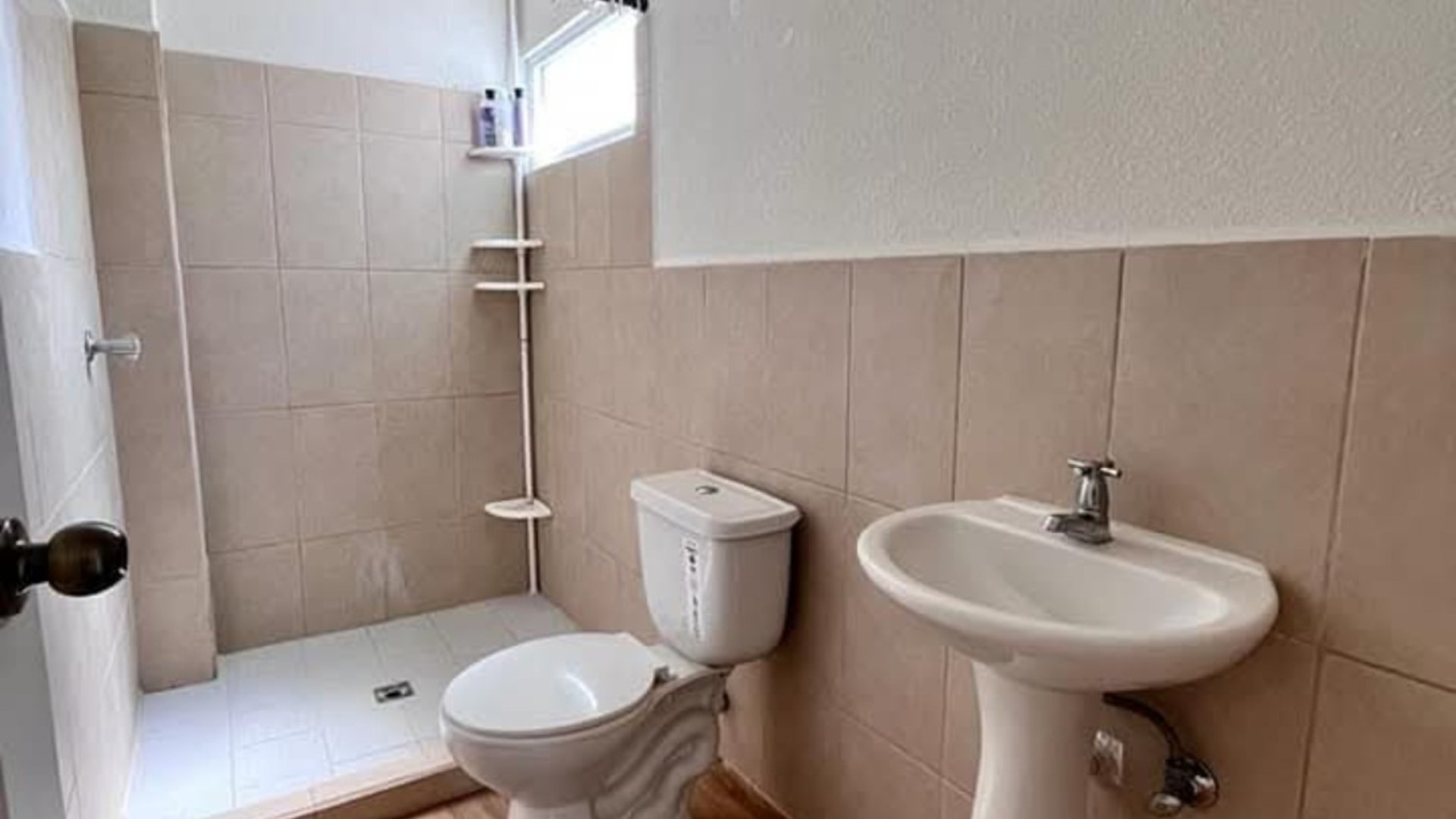 Vendo casa en Condominio Fuentes del Valle San Miguel Dueñas Sacatepéquez. - Miniatura 10