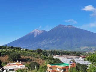 COMPLEJO DE CASAS EN VENTA  UBICADO MUY CERCA DE CIUDAD VIEJA - 3