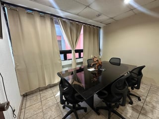 OFICINA EN DIFICIO TORRE CRISTAL ZONA 9 - 4