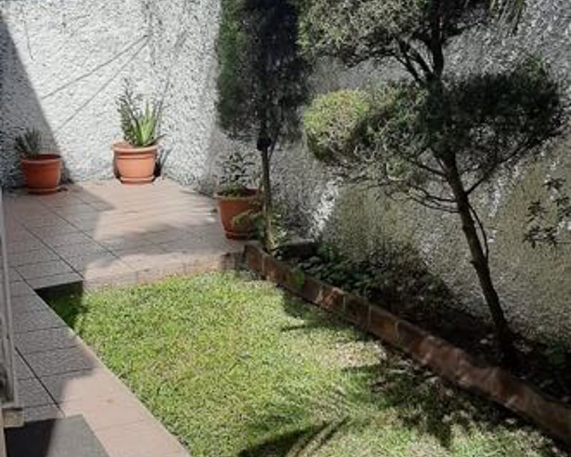 Alquilo casa en Condominio Zona 11