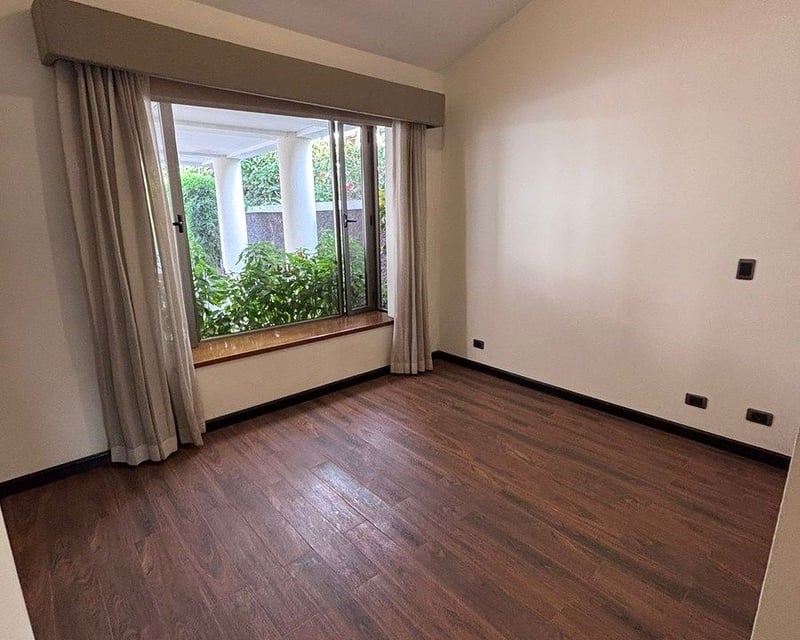 Elegante Casa en Condominio en El Prado, Ciudad de Guatemala