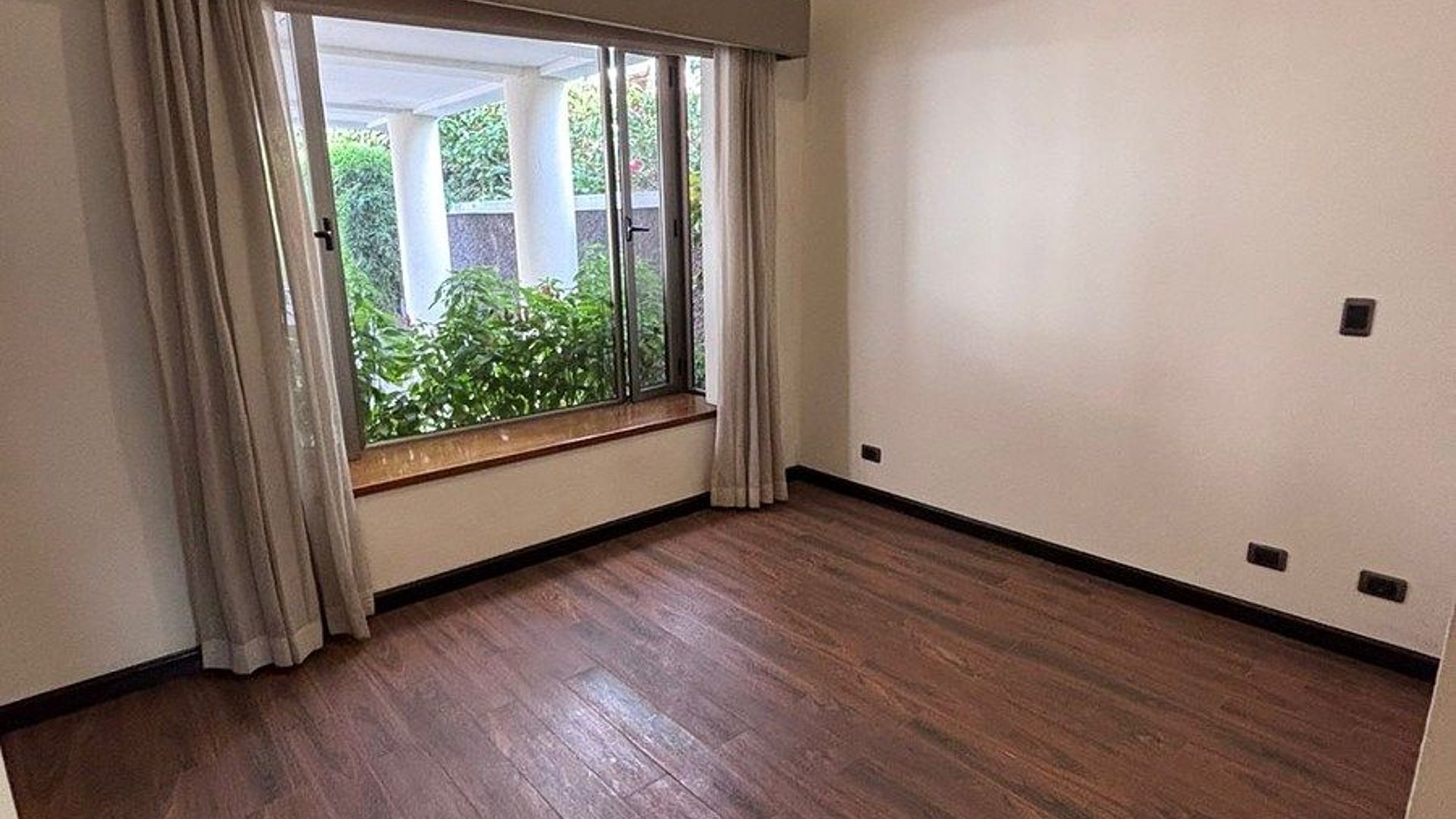 Elegante Casa en Condominio en El Prado, Ciudad de Guatemala