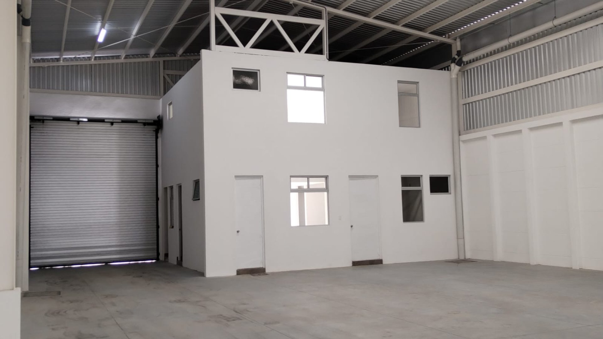 Ofibodega en renta NUEVA en Carretera al Salvador