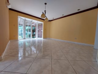 Venta de casa en Km 16.5 Terravista con 1 terreno de jardín - 4