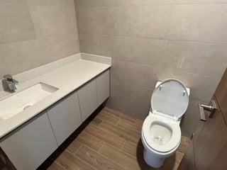 Luxurious 3 Bedroom Apartment for Sale in Zona 14, Guatemala City | 135m² | Parking | Walk-in Closet - Image 10